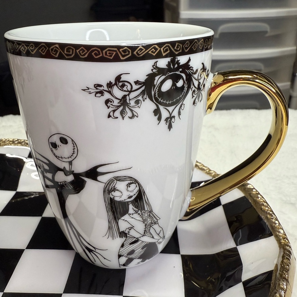 Disney NWT Tim Burton’s The Nightmare Before Christmas Mug Set & Checkered Tray - Picture 6 of 8